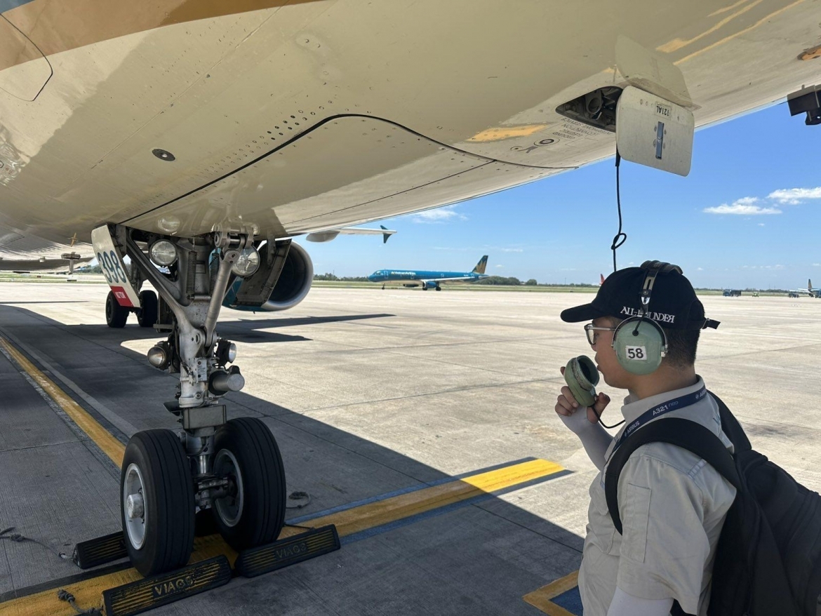 Airport ground staff work in heat up to 80 degrees Celsius
